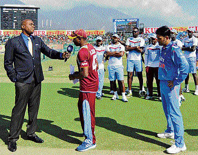 Windies captain Dwayne Bravo speaks during the toss prior to the fourth ODI&#8200;against India on Friday. His team-mates are seen behind, showing their support to him.