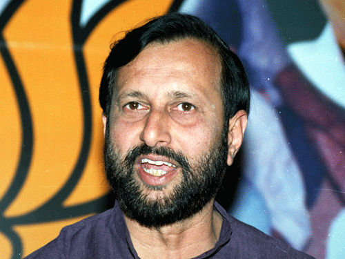 Days after the Supreme Court ticked off his ministry for sleeping like Kumbhakarna, Environment Minister Prakash Javadekar today said off the cuffs remarks made by the Supreme Court sometimes hurt the government. DH Photo