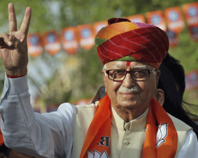 BJP leader L.K. Advani Sunday advocated a rapprochement between the Shiv Sena and his party in Maharashtra to form a government and said their alliance should never have broken. PTI photo