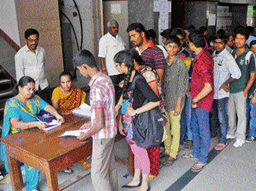 Putting the cart before the horse, SSLC students in Karnataka are obtaining admissions to the pre-university course (PUC) even before completing their schooling. DH File Photo For Representation Purpose Only