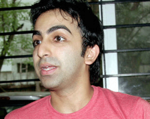 Indian ace Pankaj Advani set up a semifinal showdown with compatriot Sourav Kothari after overcoming old rival Alok Kumar in the IBSF World Billiards Championship (points format) in Leeds, United Kingdom, on Thursday. / PTI file photo