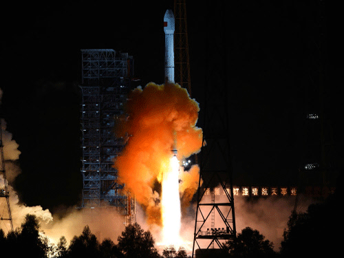 China today launched an unmanned spacecraft to fly around the moon and back to Earth in order to test technologies to be used in the Chang'e-5, a future probe that will conduct the country's first Moon mission with a provision to return back. AP photo