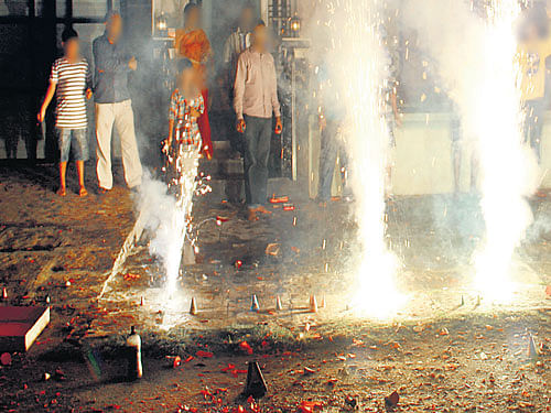 More than 100 people have suffered eye injuries during the Deepavali festivities this year. A few were hurt while bursting crackers, while a few others were just passers by. DH file photo. For representation purpose