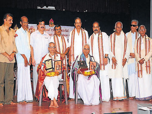 Yakshagana Bhagavatha Nebbur Narayana Hegde and Yakshagana expert Dr G S Bhat were honoured with Keremane Shambhu Hegde vajra mahotsava special award, at Udupi on Sunday.