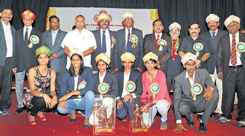 In limelight: Karnataka Amateur Athletic Association honoured achievers at its first awards function in Bangalore on Tuesday. Standing (from left): Chandrasekhar Rai (secretary KAAA), Kenneth Powell, Venkatesh (Director, DYES), Abhay Chandra Jain (Sports Minister), D Y Biradar, N Lingappa, G Parameshwara (KAAA President), V R Beedu, K Govindaraj (KOA President), Purushotham Rai, C Arivanantham. KNEELING:&#8200;Sahana Kumari, M&#8200;R Poovamma, G K Vijayakumari, Meghana Shetty, Ashwini Akkunji, Harshith S. DH Photo