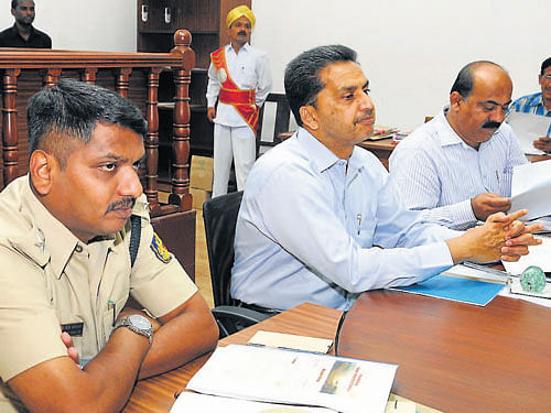 Deputy Commissioner A B Ibrahim, Additional DC Sadashiva Prabhu and DCP Jagadish at a meeting at the DC's office in Mangalore on Tuesday. DH Photo