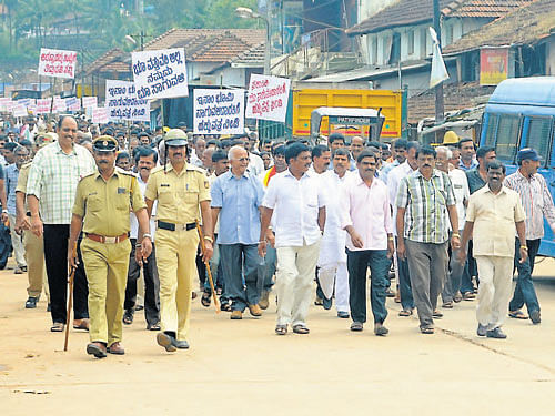 Farmers take out a procession in Kalasa against eviction of encroached land and implementation of proposal on Project Tiger. DH&#8200;photo