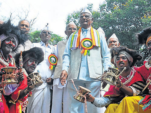 Freedom fighters along with cultural troupes take part in a rally organised as part of 'Mysore&#8200;Chalo', near Freedom Fighters Memorial Park, in Mysore, on Tuesday. DH photo