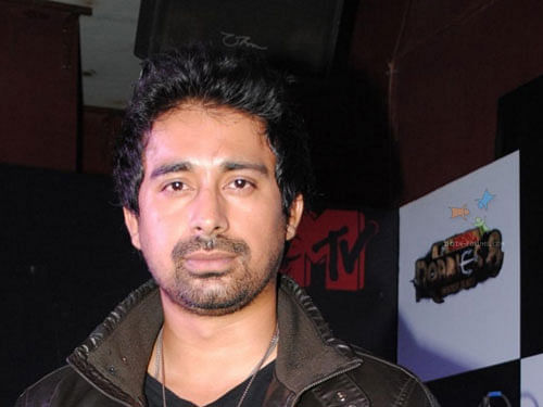 Popular video jockey-turned-actor Rannvijay Singh suffered an injury while performing some action sequences in Manali for new show Pukaar