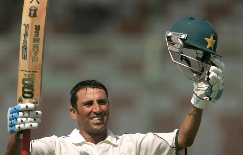 Younis Khan continued to dominate sloppy Australia as Pakistan reached 405-3 at lunch on the second day of the second and final Test in Abu Dhabi on Friday. AP photo