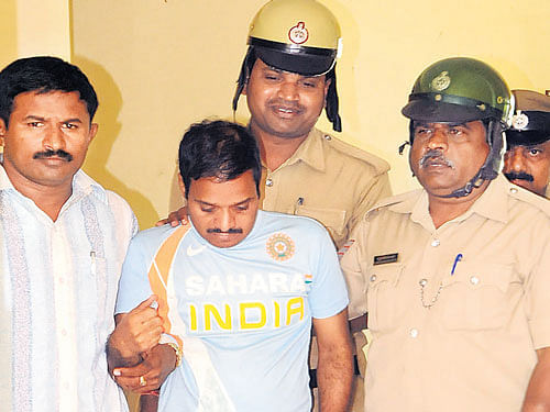 Police take Jaishankar, the Hindi teacher of The Indiranagar Cambridge School, to a court in the City on  Friday. DH photo