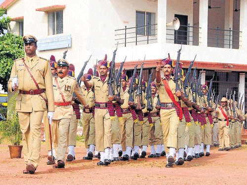 A police platoon takes part in the parade on the occasion of Rajyotsava celebrations. DH Photo