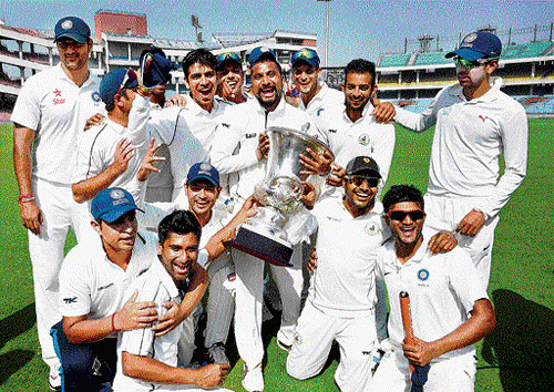 worthy champs: Central Zone players pose with the Duleep Trophy after defeating  South Zone by nine runs in the final at the Feroz Shah Kotla on Sunday. pti