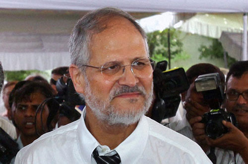 Lt Governor Najeeb Jung today invited main parties -- BJP, Congress and AAP -- for talks, kick-starting fresh efforts to install an elected government and will take a final decision soon to end the eight-month- long political uncertainty in Delhi. PTI photo