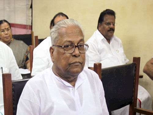 Striking a different note from the CPI(M)'s official stand, party veteran and opposition leader V S Achuthanandan today stuck to his demand for a CBI probe into bar owners' allegation that Kerala Finance Minister K M Mani had demanded a hefty sum as bribe for favourable decisions. PTI file photo