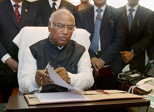 Leader of Congress in Lok Sabha Mallikarjun Kharge has been inducted into the three-member selection committee which will select the Chief Information Commissioner. PTI file photo