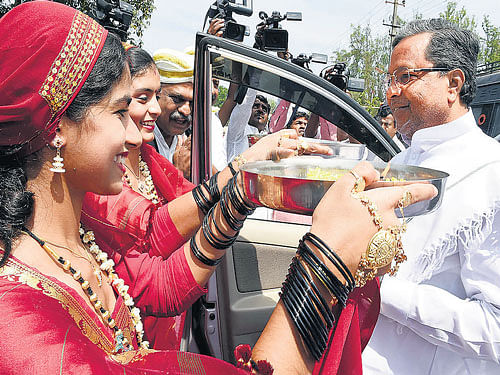 In the land of cauvery: Kodava women extend a traditional welcome to Chief Minister Siddaramaiah on his arrival in Madikeri on Monday. KPN