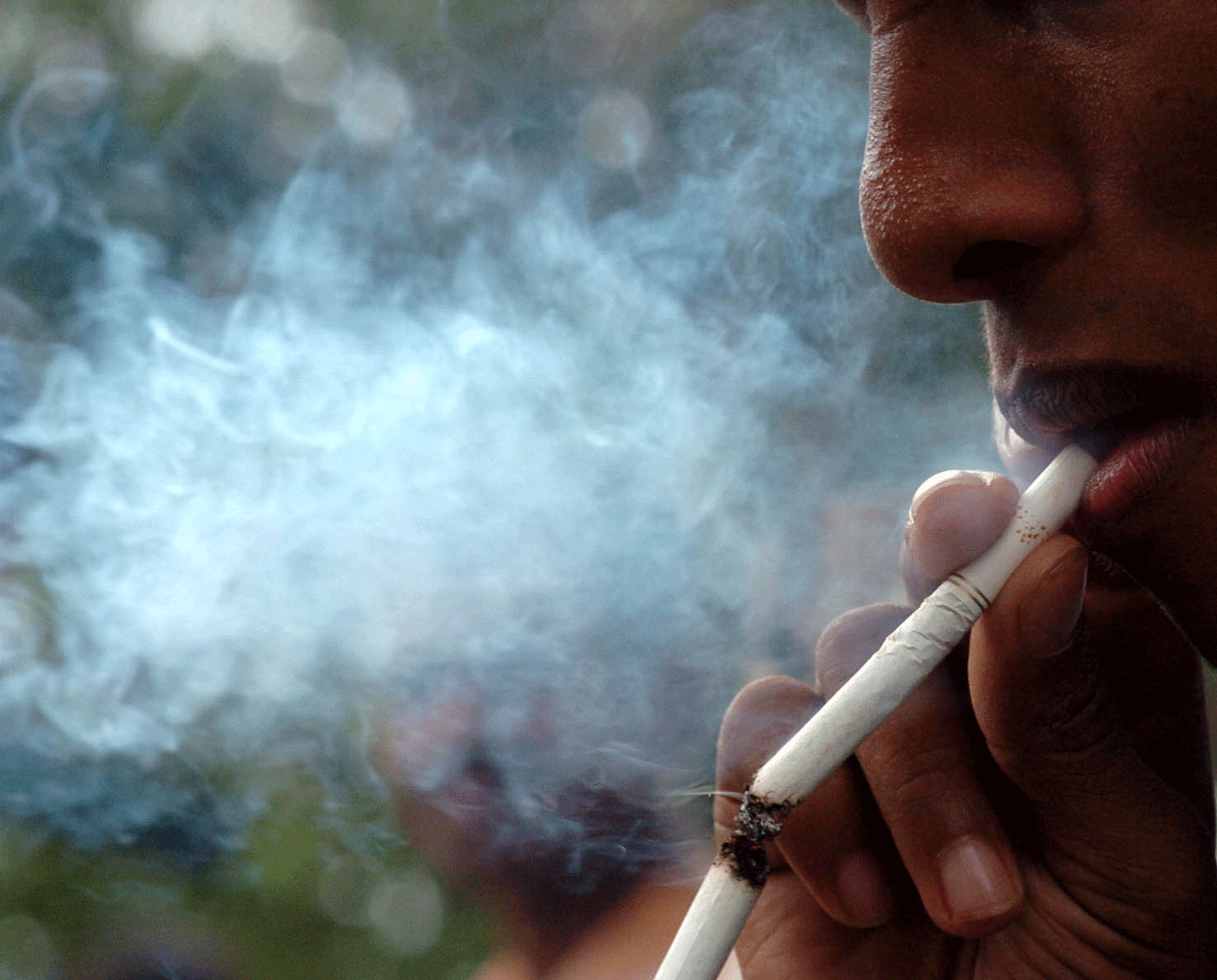Secondhand cigarette smoke not only increases the risk of cardiovascular and metabolic problems, it may also lead to gain weight, a new study has warned.