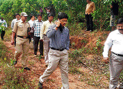 searching for clues: CID officials, led by IGP Pronab Mohanty, at Anandagiri hill on the outskirts of Thirthahalli, Shimoga district, on Wednesday.  DH photo