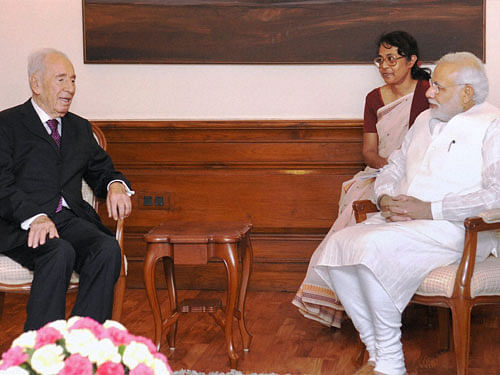 Prime Minister Narendra Modi during a meeting with former Israeli President Shimon Peres in New Delhi on 6 November, 2014.. PTI Photo