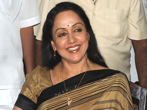 Actress-politician Hema Malini has adopted Raval village in Uttar Pradesh under the Sansad Adarsh Gram Yojana announced by Prime Minister Narendra Modi during his Independence Day address. File photo DH