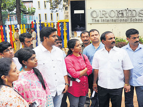 The notice issued by the Department of Public Instruction to close down the illegally functioning classes at Orchids The International school, Jalahalli, has put the parents on tenterhooks. DH File Photo