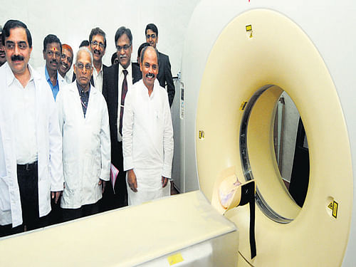 Medical Education Minister Dr Sharanprakash Patil  inaugurates CT scanner at Kidwai Memorial Institute of  Oncology in the City on Wednesday. DH Photo