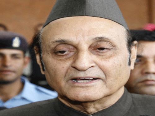 An anti-Western perspective was damaging for India and it should adopt a "binocular vision" taking the best practices followed in the West, senior Congress leader Karan Singh has said. Reuters file photo
