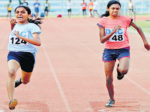 Meghana P (left) en route to the gold in  U-15 100M in the DAC Weekend meet on Sunday. dh photo