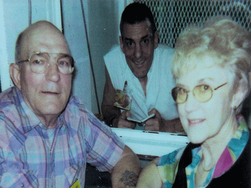 Scott, behind the glass, with his parents Jack and Yvonne Panetti. Photo courtesy: http://murderpedia.org/
