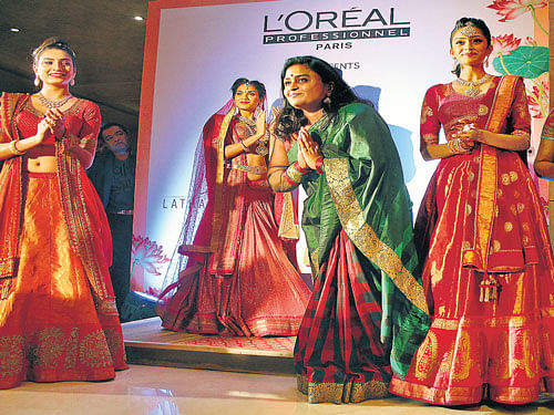 Latha Puttanna with the models.