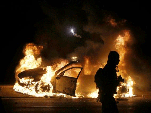 A Missouri grand jury's decision not to indict a white police officer on any charges in the fatal August shooting of an unarmed black teenager unleashed a wave of violent protests Monday night similar to what engulfed the St. Louis suburb of Ferguson in August. Reuters image