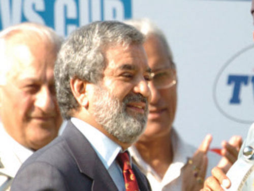Former ICC President, Ehsan Mani has advised the Pakistan Cricket Board (PCB) to proceed with caution while dealing with the tainted cricketers who were banned for spot-fixing.DH File photo