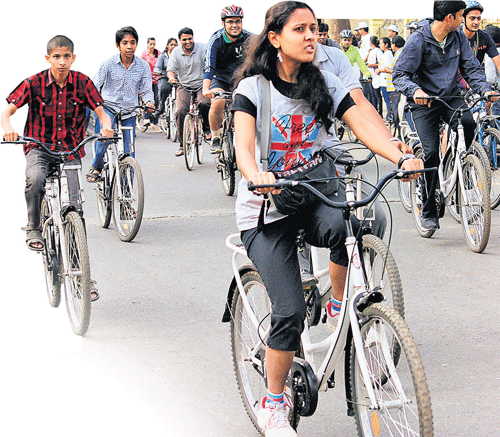 While the concept of 'Cycle Day' kicked off almost a year back, the day has become a carnival-like-affair now. With the event also including games on the streets and other cycle-related activities, it is a fun-stop for one and all.