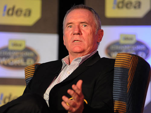 Former captain Allan Border feels next week's first Test between Indian and Australia should be pushed back by three days so that the players can take part in the funeral of Phillip Hughes.DH File Photo