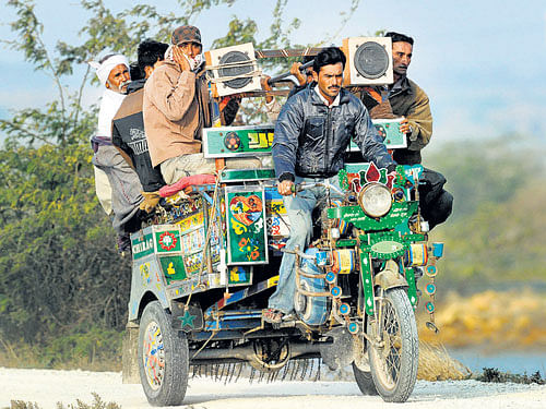 'Jugaad' is an efficientmode of transport inmost parts of India. PHOTO BY RAMUM