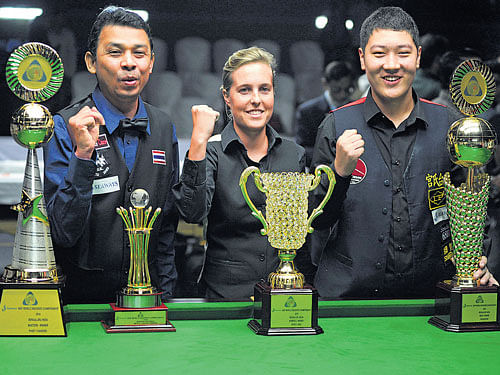 (FromLeft) Phisit Chandsri of Thailand (Masters),Wendy Jans of Belgium(Women) and Yan Bingtao of China (Men) pose with their spoils at theWorld Snooker Championships inBangalore on Saturday. DH PHOTO/ KISHOR KUMAR BOLAR