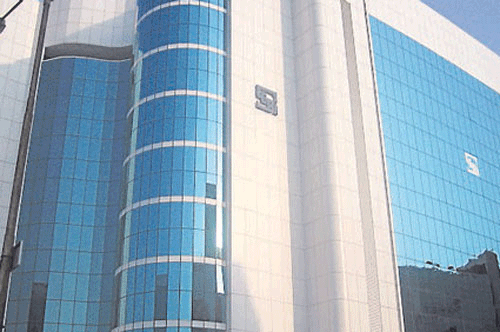 In one of its biggest crackdowns against a Kolkata-based company that illegally raised nearly Rs 600 crore from over one lakh people, Sebi has ordered NVD Solar to refund money to investors within three months.DH File Photo