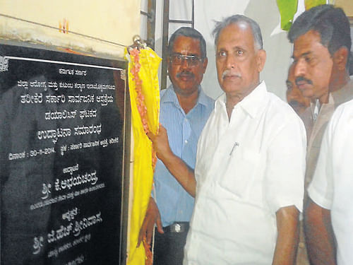 District-in-Charge Minister Abhayachandra Jain inaugurates dialysis centre at Tarikere government hospital on Sunday.