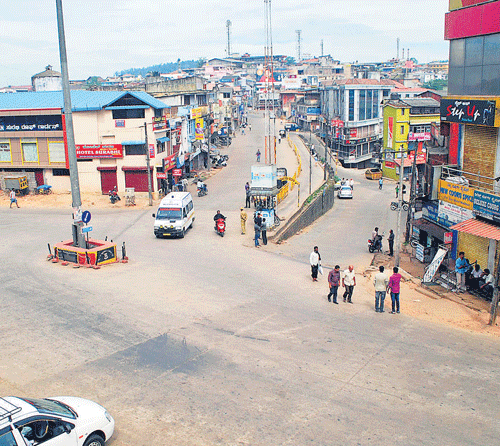 Business establishments remained closed in Madikeri on&#8200;Tuesday, following a bandh call  given against the implementation of Dr Kasturirangan report on Western Ghats. dh photo