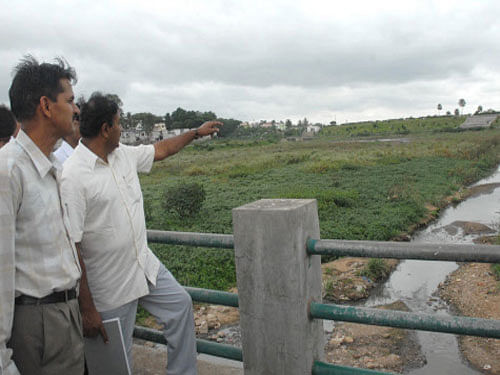 The long-neglected Kempambudhi lake, near Basavanagudi would soon be developed, Mayor N Shanthakumari said on Tuesday during her surprise inspection there. DH file photo