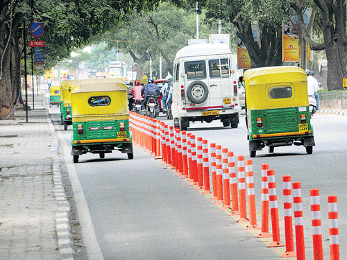 Autorickshaws will have to travel along the left-most lane on the roads which have lane stripes. DH photo