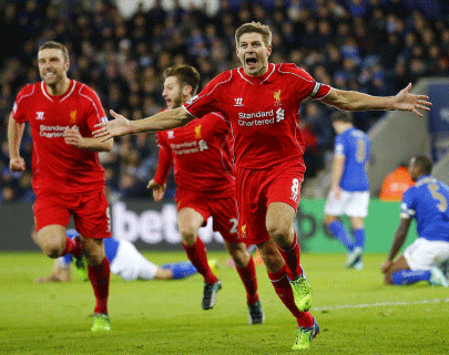 Liverpool's Steven Gerrard (R) celebrates after scoring his teams second goal during their English Premier League soccer match against Leicester City at the King Power Stadium in Leicester, central England, December 2, 2014. REUTERS Photo