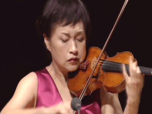 Renowned violinist Kyung-Wha Chung has publicly berated the parents of a coughing child during her first performance here in 12 years, shocking the audience and music critics. Screen grab