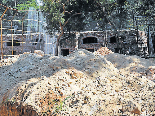 Construction of enclosures for Asiatic lion, as per the new Master Plan of Sri Chamarajendra Zoological Gardens, is in full swing, in Mysuru. DH photo