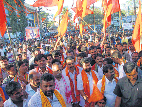 MLAs C T Ravi, Sunil Kumar, former MLA M P Kumaraswamy and others take part in Shobhayatre held as a part of Dattamala Abhiyana and Datta Jayathi celebrations in Chikkamagaluru on Friday. DH photo