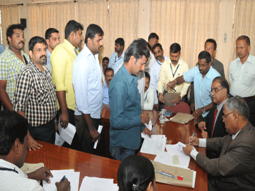 The two-day Lok Adalat organised by the Karnataka Legal Services Authority (KLSA), in association with the Bruhat Bangalore Mahanagara Palike (BBMP),  saw a total of 808 cases solved against the target of 2,000 cases. DH photo