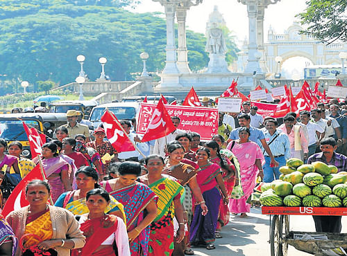 Members of Communist Party of India (Marxist), take out a rally in Mysuru, on Saturday. DH PHOTOS