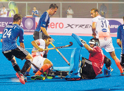 India's Dharamvir Singh (second fromleft) fights for possession against Argentina on Sunday. AFP
