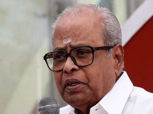 Noted film director K Balachander, a key person behind the successful careers of actors Kamal Hassan and Rajinikanth, was admitted to a private hospital in the city on Monday after he developed some health complications. DH file photo